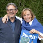 An Swartenbroekx Instagram - Dit is Geert. Mijn 'broerke'. Waarmee ik een zotte, creatieve en geëngageerde kindertijd heb doorgebracht. Een fantastische leerkracht die elke dag enthousiast voor zijn klas staat. Normaal gezien blijft hij liever buiten beeld. Maar omdat hij gelooft in DUUPJE 2 gaf @geert.swartenbroekx een eenmalig dubbelinterview in @story_magazine. 💙💙💙 @kinderboekenzijnzalig @standaard_uitgeverij @dieter.steenhaut @terrebleueofficial