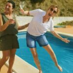 An Swartenbroekx Instagram - Deze week in @story_magazine: in onze 'Villa de la Risa', (Huis van de lach) mag wel met alles en iedereen gelachen worden. En dat doen we! Samen met Rachida, de verpleegster die Johny verzorgde en die nu op 5 kilometer van ons blijkt te wonen. En met @jeroenma en zijn partner Serkan. ❤️