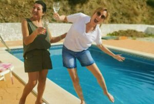 An Swartenbroekx Instagram - Deze week in @story_magazine: in onze 'Villa de la Risa', (Huis van de lach) mag wel met alles en iedereen gelachen worden. En dat doen we! Samen met Rachida, de verpleegster die Johny verzorgde en die nu op 5 kilometer van ons blijkt te wonen. En met @jeroenma en zijn partner Serkan. ❤️