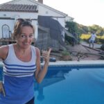 An Swartenbroekx Instagram - Nog volop aan 't verbouwen. Vandaag in @story_magazine 🇪🇸🔆 Foto 1: Onze eerste badgast (de dikke pad hé) Foto 2: Voor Guido is het zwembad nu diep genoeg Foto 3: Daar gaat de pergola... Foto 4: Voorlopig slapen we nog in ons rijdend huisje. @decraeneguido