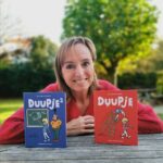 An Swartenbroekx Instagram - APETROTS! 🤩 Vandaag het 1ste exemplaar van DUUPJE 2 gekregen. 💙 Volgende week in de winkel. Nu al online te koop. @dieter.steenhaut #standaarduitgeverij #kinderboekenzijnzalig #lezenisleuk