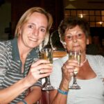 An Swartenbroekx Instagram - #vrouwendag. Die draag ik op aan mijn mama. Omdat zij er 53 jaar geleden voor koos om mij wel te laten geboren worden, ondanks dat de dokters haar dit hadden afgeraden vanwege haar hartproblemen. Daarna volgden nog 6 openhartoperaties, tot ze in 2009 moe gevochten was. Dank je mama. Een sterke vrouw, die voor mij een voorbeeld was. ❤️