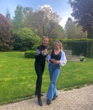 An Swartenbroekx Instagram - Al 23 jaar onvoorwaardelijke liefde voor mijn lieve en creatieve, grappige en pittige, eerlijke en heerlijke dochter @yara_daniel. Ik wens je 365 gelukjes in je nieuwe levensjaar. 
HAPPY BIRTHDAY!🥂🥰