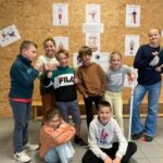 An Swartenbroekx Instagram - DUUPJE is meer dan een leesboek! En dat heeft het 5de leerjaar van de school 'Stap Voor Stap Hakendover' duidelijk bewezen. Ze organiseerden een voorleesweek waarbij grootouders voorlazen uit Duupje 1, 2 en 3, er werd toneel gespeeld (met Tuur als het perfecte Duupje), ... Bedankt juf @gittehoste en het hele schoolteam voor dit tof initiatief! En voor alle leerlingen: ik hoop dat jullie nooit het duupje zijn! ❤️ Misschien een tip voor andere scholen om dit voorbeeld te volgen? Stuur mij jullie foto's maar door! 🥰 #voorleesweek #kinderboekenzijnzalig #lezenisleuk @dieter.steenhaut