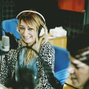 Ana Markl Instagram - Várias fotos de phones.

#diamundialdaradio