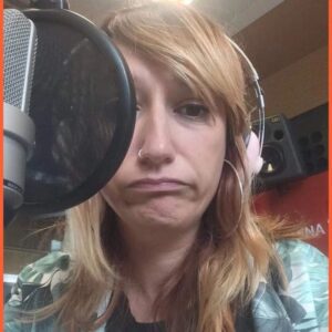 Ana Markl Instagram - Várias fotos de phones.

#diamundialdaradio