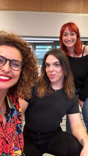 Ana Markl Instagram - Não binariedade de género, violência contra a comunidade trans, liberdade de expressão (ou crime?), Biologia, empatia e muitooo mais nesta conversa tão boa rumo a um mundo melhor, com o incrível @kikoishot . Não deixem mesmo de ouvir!

E quem já ouviu o episódio de hoje comenta com 🌈🌈🌈

Voz de Cama disponível no Spotify, Youtube e nas demais plataformas também! 💛