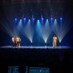 Anas Hassouna Instagram – Lundi dernier avait lieu le meilleur spectacle de ma vie avec les amis @oussaoui et @profil_interessant 

Merci à tous ceux qui remplissent nos salles, c’est grâce à vous qu’on vit la magie chaque soir.

Merci à @groupeentourage et particulièrement @elodielefebvre05

L’aventure continue ❤️ dates de spectacle dans ma bio

@yass.bdx à la 📸