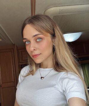 Anastasia Krylova Instagram - а тебе какая Настя нравится больше ?🤭 
1,2,3,4,5?🫠 
#анастасиякрылова #актриса