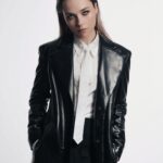 Anastasia Krylova Instagram - любить безответно? или не уметь любить? 🖤 Фотограф @grigorian_photo Визажист @botko_makeup Стилист @natali.yurkovskaya #анастасиякрылова