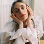Anastasia Krylova Instagram - поцелуй. Стилист/Дизайнер @kosskoss_ Фотограф @mb_film_ Мейк/волосы @popovamakeup1 Локация @cultura.studio #анастасиякрылова