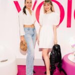 Anastasia Krylova Instagram - На ежегодной ярмарке «АРТ МОСКВА» @the_voice_mag 💖 @karishagee кому интересно, рюкзак @batnorton_msk 😎 @batnorton #анастасиякрылова