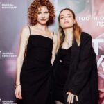 Anastasia Krylova Instagram - Невероятная команда профессионалов! Сериал о тоске по настоящей любви, как сказала прекрасная @d_moroz Смотрите «Жить жизнь» с 13 апреля на @start.ru @sosnovayaya @slaviklisnevskiy #режиссерартемаксененко #житьжизнь