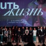 Anastasia Krylova Instagram - Невероятная команда профессионалов! Сериал о тоске по настоящей любви, как сказала прекрасная @d_moroz Смотрите «Жить жизнь» с 13 апреля на @start.ru @sosnovayaya @slaviklisnevskiy #режиссерартемаксененко #житьжизнь