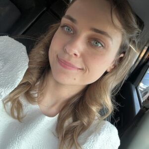 Anastasia Krylova Instagram - зашла в свой инстаграм и думаю, что за идеальная страничка, что за дама-мадама 😃 
И решила разбавить этот перфекционизм фотографиями, которые я каждый день отправляю своим близким в разных ситуациях моей жизни. Их очень много, в разном состоянии, а это только маленькая часть. Наверно, если бы я вела лайф-блог своей жизни это было бы интересненько)))) Но мне, кажется, это немного не мое) 

#анастасиякрылова 
Какая фотка больше понравилась ?😂
