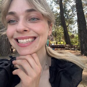 Anastasia Krylova Instagram - зашла в свой инстаграм и думаю, что за идеальная страничка, что за дама-мадама 😃 
И решила разбавить этот перфекционизм фотографиями, которые я каждый день отправляю своим близким в разных ситуациях моей жизни. Их очень много, в разном состоянии, а это только маленькая часть. Наверно, если бы я вела лайф-блог своей жизни это было бы интересненько)))) Но мне, кажется, это немного не мое) 

#анастасиякрылова 
Какая фотка больше понравилась ?😂