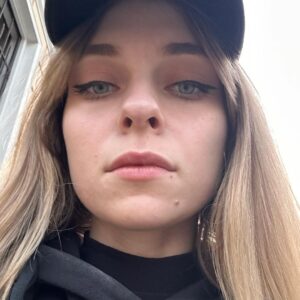 Anastasia Krylova Instagram - зашла в свой инстаграм и думаю, что за идеальная страничка, что за дама-мадама 😃 
И решила разбавить этот перфекционизм фотографиями, которые я каждый день отправляю своим близким в разных ситуациях моей жизни. Их очень много, в разном состоянии, а это только маленькая часть. Наверно, если бы я вела лайф-блог своей жизни это было бы интересненько)))) Но мне, кажется, это немного не мое) 

#анастасиякрылова 
Какая фотка больше понравилась ?😂