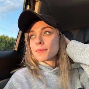 Anastasia Krylova Instagram - зашла в свой инстаграм и думаю, что за идеальная страничка, что за дама-мадама 😃 
И решила разбавить этот перфекционизм фотографиями, которые я каждый день отправляю своим близким в разных ситуациях моей жизни. Их очень много, в разном состоянии, а это только маленькая часть. Наверно, если бы я вела лайф-блог своей жизни это было бы интересненько)))) Но мне, кажется, это немного не мое) 

#анастасиякрылова 
Какая фотка больше понравилась ?😂