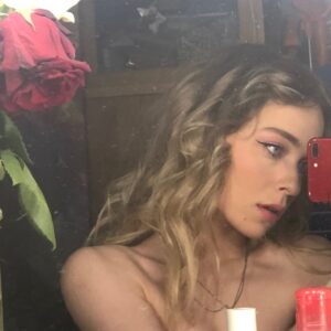 Anastasia Krylova Instagram - зашла в свой инстаграм и думаю, что за идеальная страничка, что за дама-мадама 😃 
И решила разбавить этот перфекционизм фотографиями, которые я каждый день отправляю своим близким в разных ситуациях моей жизни. Их очень много, в разном состоянии, а это только маленькая часть. Наверно, если бы я вела лайф-блог своей жизни это было бы интересненько)))) Но мне, кажется, это немного не мое) 

#анастасиякрылова 
Какая фотка больше понравилась ?😂