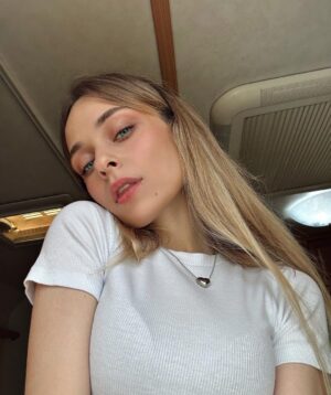 Anastasia Krylova Instagram - а тебе какая Настя нравится больше ?🤭 
1,2,3,4,5?🫠 
#анастасиякрылова #актриса