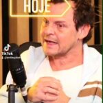 André Gabeh Instagram - Gente! Para! É hoje! @mathnachtergaele no @podtudo_podcast_oficial tá? Eu e @rafaelraposoator só babando diante desse farol. Vai perder? Muito que bem.