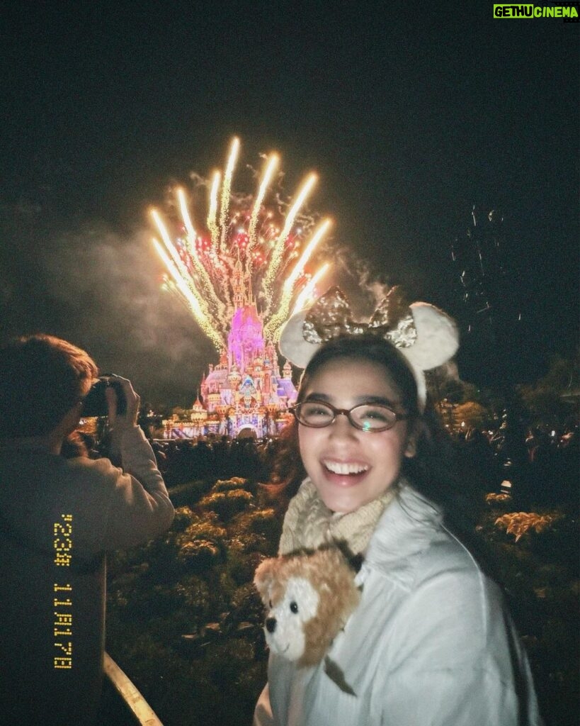Andrea Brillantes Instagram - First business trip with the team! 🥰 Of course, we cannot miss out on going to Disneyland! 🤍 HongKong,DisneyLand