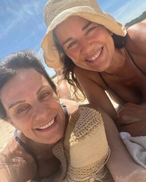 Andrea Frigerio Instagram - Reírnos, hablar, escucharnos, ser cómplices, cuidarnos, protegernos, querernos te❤️ Reina @nequigalotti  gracias por este tiempo compartido ( no solo de estos días, hablo de los últimos 38 años)