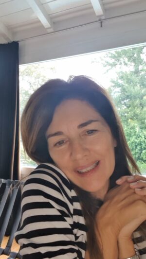 Andrea Frigerio Instagram - Buen dia! Feliz Domingo! Les dejo el Instagram de esta Fundación maravillosa que ayuda a mucha gente para formarse e insertarse en el mundo laboral @fundacionlosnaranjos ,hacen unos objetos divinos 
Les hackearon el IG y perdieron a todos sus seguidores.Por favor 🙏 sigan los y miren todo lo que hacen.
Gracias GRACIAS y mas gracias!
Buen Domingo🦋❤️💫🇦🇷
En Historias les muestro más cosas de lo que hacen🥰🥰🥰🥰
