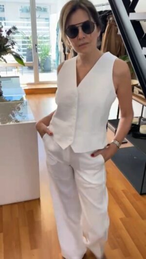Andrea Frigerio Instagram - Ayer estuve en @marebuenosaires ,tienen unos Linos( vieron que hay Linos y Linos,no? Estos son los  de super calidad!),trajes y pantalones de cuero super suaves,una sastrería impecable!
En especial quiero destacar la colección cápsula de @tuket  que es UNA BOMBA ,túnicas sexies,elegantes y cancheras,cosas para la noche como sólo ella sabe hacer.
Queda en un Depto,en Bajo Belgrano,un secreto bien guardado para las que saben de buena ropa....
Entren a sus IG.