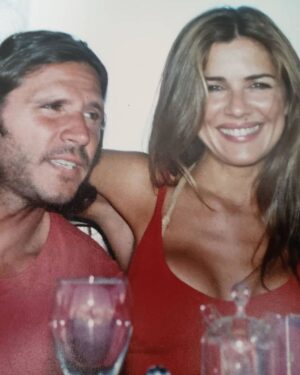 Andrea Frigerio Instagram - Retazos del viaje de nuestros primeros 32 años juntos.
Cuando nos conocimos me pediste que te dejara hacerme feliz y cumpliste.
Gracias por recordarme siempre quien soy y cuidarme tanto. Gracias por darme tanto amor y por darme siempre el impulso para crecer y ser mejor persona.Gracias por compartir conmigo tu buen corazón, tan suave, noble y vulnerable.
Gracias por ser mi amor, mi cómplice, mi protector y mi protegido. 
Nos hemos elegido para caminar juntos y te vuelvo a elegir cada día. 
Feliz día a mi enamorado @lucasbocchino ❤️