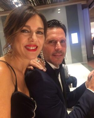 Andrea Frigerio Instagram - Retazos del viaje de nuestros primeros 32 años juntos.
Cuando nos conocimos me pediste que te dejara hacerme feliz y cumpliste.
Gracias por recordarme siempre quien soy y cuidarme tanto. Gracias por darme tanto amor y por darme siempre el impulso para crecer y ser mejor persona.Gracias por compartir conmigo tu buen corazón, tan suave, noble y vulnerable.
Gracias por ser mi amor, mi cómplice, mi protector y mi protegido. 
Nos hemos elegido para caminar juntos y te vuelvo a elegir cada día. 
Feliz día a mi enamorado @lucasbocchino ❤️