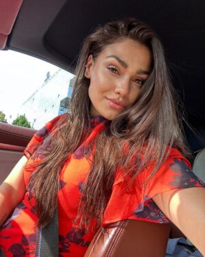 Andrea Kalousová Instagram - Dnes od 17:00 hrajeme na @molo_wake_bar v Praze v Uhříněvsi! Mam hodně talentovanejch kámošů, takže se můžete těšit na super hosty! Těšení zahájeno a vidíme se za chvíli 🙊😘 @mari.je.svoboda @lukas.gruner @beegocz @kristalin_cz 🔥🤘
