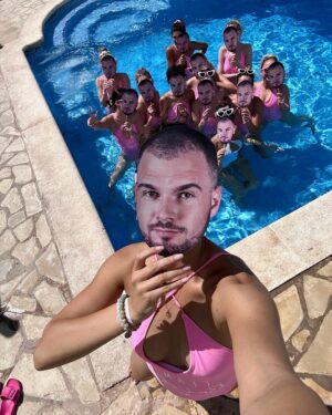 Andrea Kalousová Instagram - Uiiiiii. Zbožňuju vás moc. #henparty