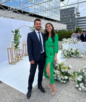 Andrea Kalousová Instagram - Aneb když jsou všichni zvědaví na bráchovu +1 a on vyfasuje mě. Muhahahaha 😄💁🏻‍♀️♥️ #MůjNejoblíbenějšíČlověk #FamilyFirst #BigBrother #Wedding