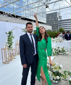 Andrea Kalousová Instagram - Aneb když jsou všichni zvědaví na bráchovu +1 a on vyfasuje mě. Muhahahaha 😄💁🏻‍♀️♥️ #MůjNejoblíbenějšíČlověk #FamilyFirst #BigBrother #Wedding