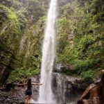 Andrea Kalousová Instagram - Cesta k vodopádům může připomínat procházku po akupresurní podložce, když jdete bosky. 👣 Ale stojí za to. 😍 #watterfalls by @ales_malar Arusha Waterfalls