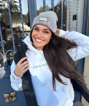 Andrea Kalousová Instagram - Na @chybimikocky jsou doskladněné čepice, mikiny a další kousky. 😍 Tak se mrkni. :))) Šijeme je v Čechách a materiál máme strašně v topuuu. 💁🏻‍♀️ #CHBMK