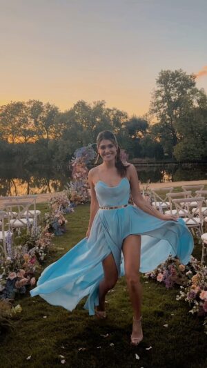 Andrea Kalousová Instagram - 🧚‍♀️ šaty @sandramark_fashion_designer