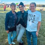 Andrea Kalousová Instagram - Včera mě na koncert přišli podpořit manželé Ábelovi z nadace @usmevnejenprokrystofa , která se zaměřuje na pomoc onkologicky nemocným pacientům. Mají za sebou velmi silný příběh. Najdete u nich na stránkách. 🕊️ Jinak jsem vám ještě chtěla říct, že díky vám se vybralo během dne přes neuvěřitelných 250 000Kč a tak mohou ještě více pomáhat!!! Jsou z toho čísla nadšení a tak jsem tu jejich radost chtěla ještě sdílet i s VÁMA, protože bez VÁS by to nebylo. DĚKUJEME!! ♥️ Dostihové závodiště Velká Chuchle
