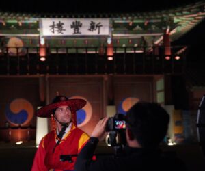 Andreas Varsakopoulos Instagram - 포도대장. 먹는 포도랑 아무 관련이 없어요.
-
This was the uniform of a police chief during Joseon dynasty