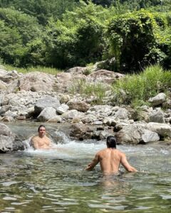 Andreas Varsakopoulos Instagram - 계곡 위치는: 비밀 ;) - A river spot at an undisclosed location (my secret ;) - #🍉🍺🏞️