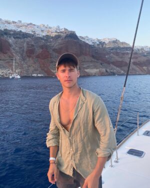 Andrew Neighbors Instagram - Last day in Santorini😍
