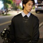 Andy Bian Instagram - 聽說下個月要去自駕的國家，不管機車或汽車都是手排， 對於從小幫忙送貨開手排車的我，真的超興奮啊！ 冷冷的聖誕夜，大家有想要上我的車嗎😎 #merrychristmas #ootd #wanderlust #老車 @evolete_apparel