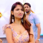 Angel Rai Instagram - Agar bae gussa ho jaye, toh kya aap bhi aisi trick use karte ho? 😉❤️ Listen to#VeTu now to learn some tips on love. 💕✨ @sunidhichauhan5 @jatindershah10 @surbhijyoti @shaheernsheikh @diganganasuryavanshi @vindernathumajra @poojasinghgujral @vyrloriginals #SunidhiChauhan #JatinderShah #ShahJi #ShaheerSheikh #DigangnaSuryavanshi #SurbhiJyoti #PoojaSinghGujral #vyrloriginals #angelrai #foryou #trending #viral #wings #angelraifan