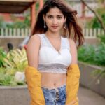 Angel Rai Instagram - मुझे दिल में बसाने की कोशिश ना कर , में ख़याल हूँ मुझे यू ही गुज़र जाने दे ।। Click by :- @mahi_dewasi_99 #foryou #angelrai #wings #trending #viral #pics #instagood #indian #feed #instafeed #instadaily #style