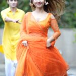 Angel Rai Instagram - Kesariya mera ishq hai piya 🧡 #Kesariya #brahmastra #angelrai #wings #angellovers #foryou #trending #viral #fun #bollywood #style