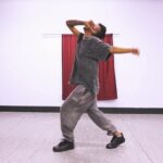 Angel Theory Instagram - “Bring it back.. SOU SOU”🤌🏽🧘🏾🔥 - new to yall but old to me.. found this gem in my iPad lol #happyhumpday 🎤- @jidenna 🎶-Sou Sou 🧠/ 🕺🏻- @angel_theory #hiphop #jidenna #ripleygrierstudios #angeltheorychoreography #yourgrandmasfavorite #NYC
