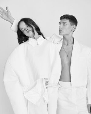 Angelo Mutti Spinetta Instagram - q lindo tener estas fotos @vidaspinetta🖤🔗🤍

Ph @malebollini 
St @mechmachado 
Mkp & Hair @abyfumo @_nichestudio 
Asist St @sofiafranci
Wearing @nousetudions
@lomanagement