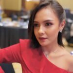 Angie Ang Instagram - Merah-merah ❤️ Marketing Forum @pertamina 2023 🫡 MUA : @cinthiatiff_ 🫰🏼 #pertaminaevent #jobmcangie The Sultan Hotel & Residence Jakarta
