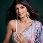 Anjini Dhawan Instagram - Wishing everyone a very Happy Diwali filled with love & light ✨🪔 Outfit @shantibanaras Shot by📸 @dieppj